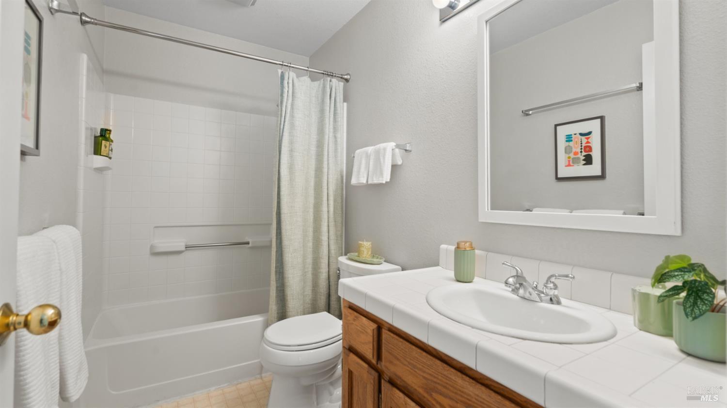 8 Bay Tree Court
