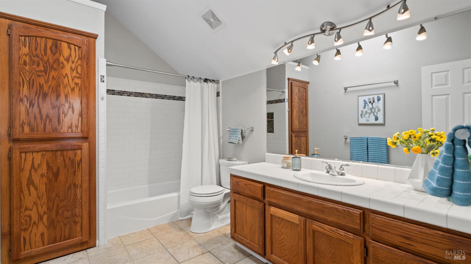 8 Bay Tree Court