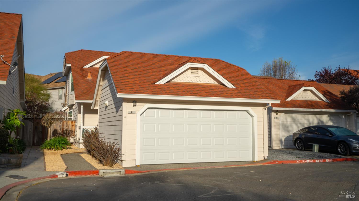 8 Bay Tree Court