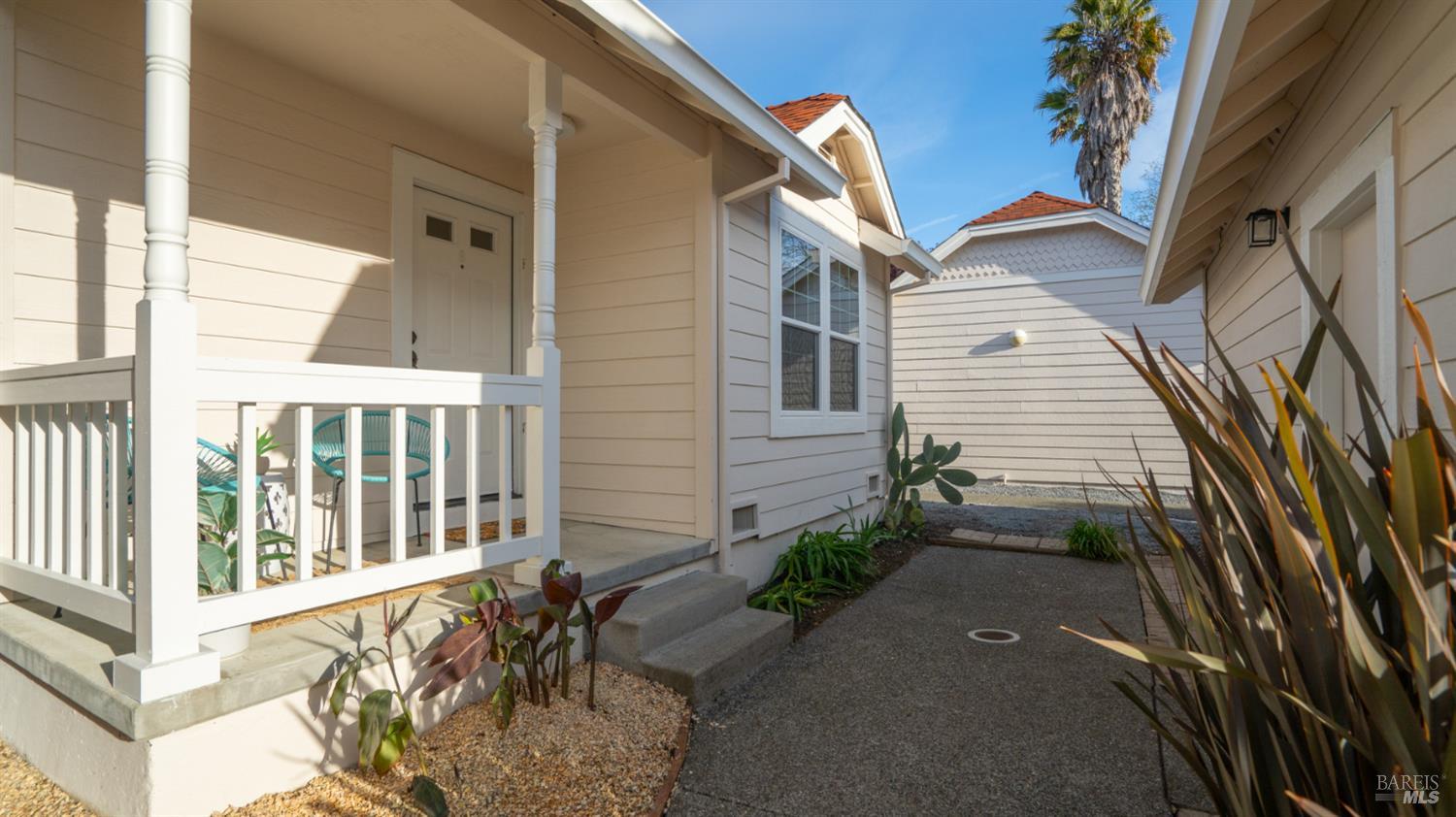8 Bay Tree Court