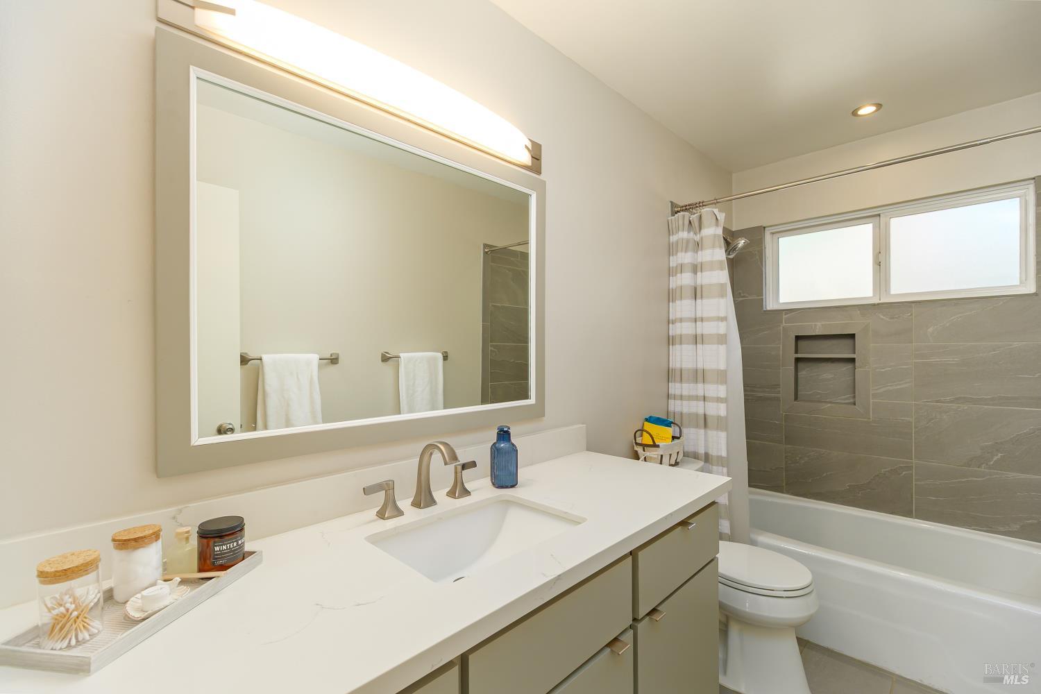 1125 Shady Oak Place