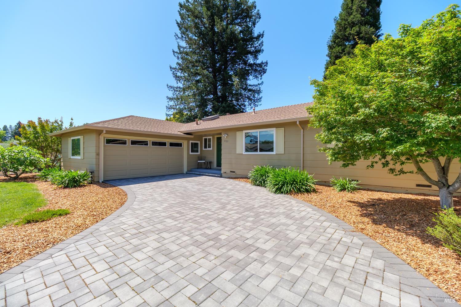 1125 Shady Oak Place