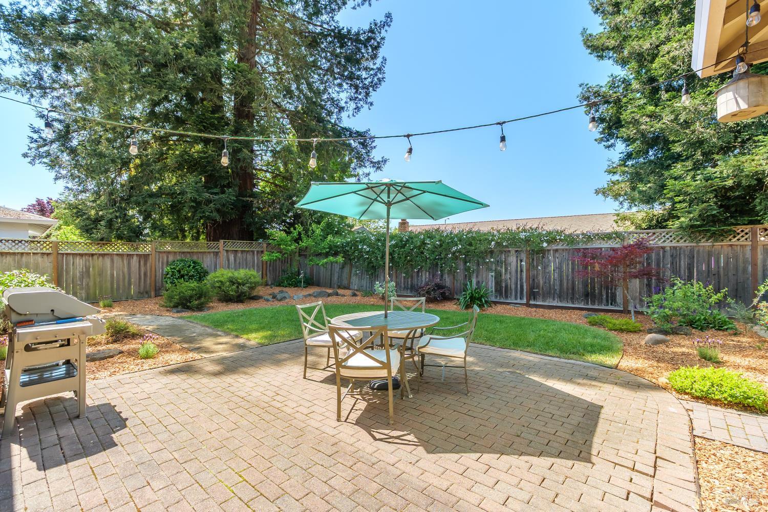 1125 Shady Oak Place