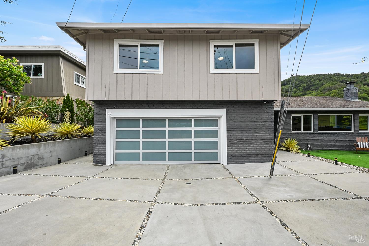 62 Oakdale Avenue