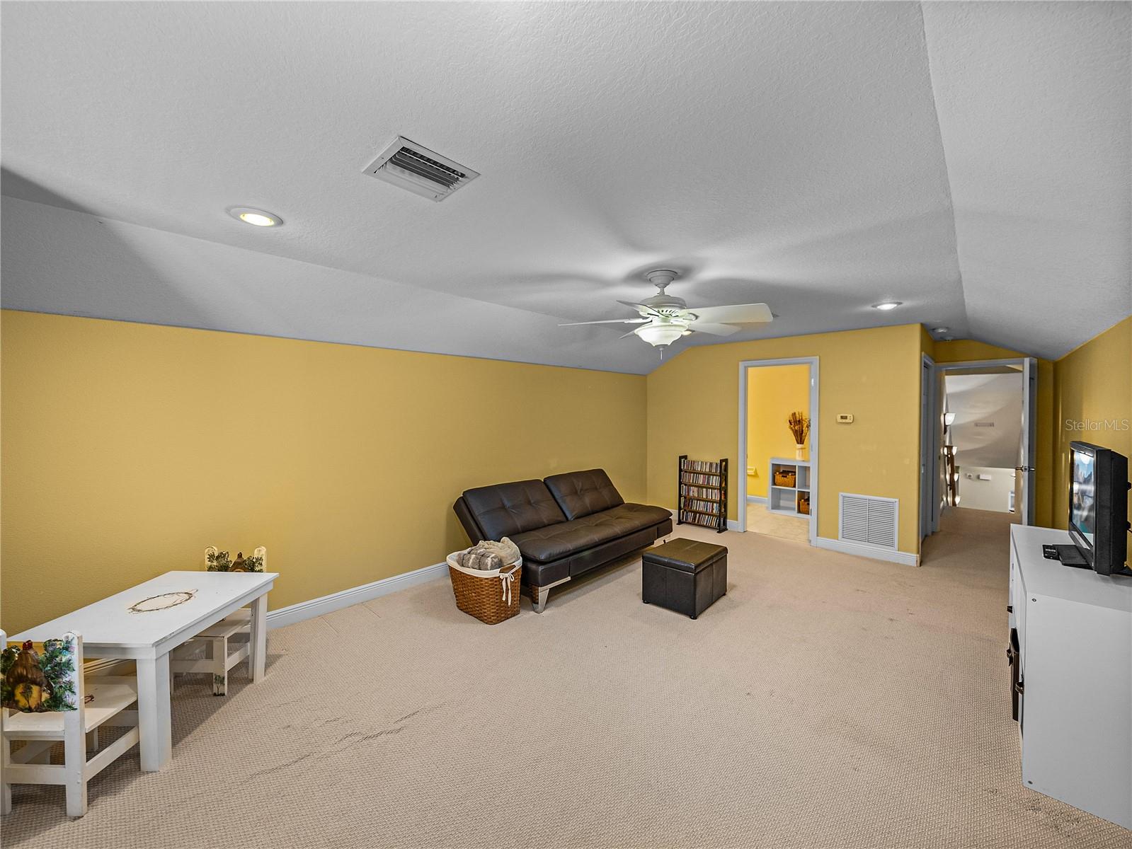 1111 CARRIAGE PARK DR