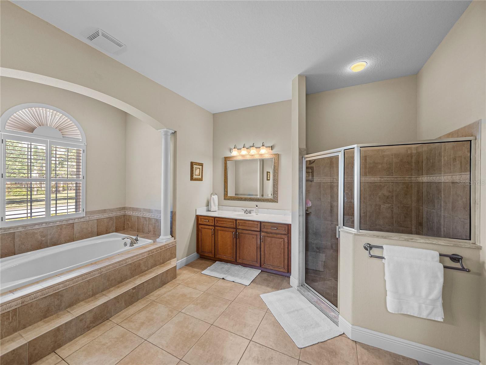 1111 CARRIAGE PARK DR