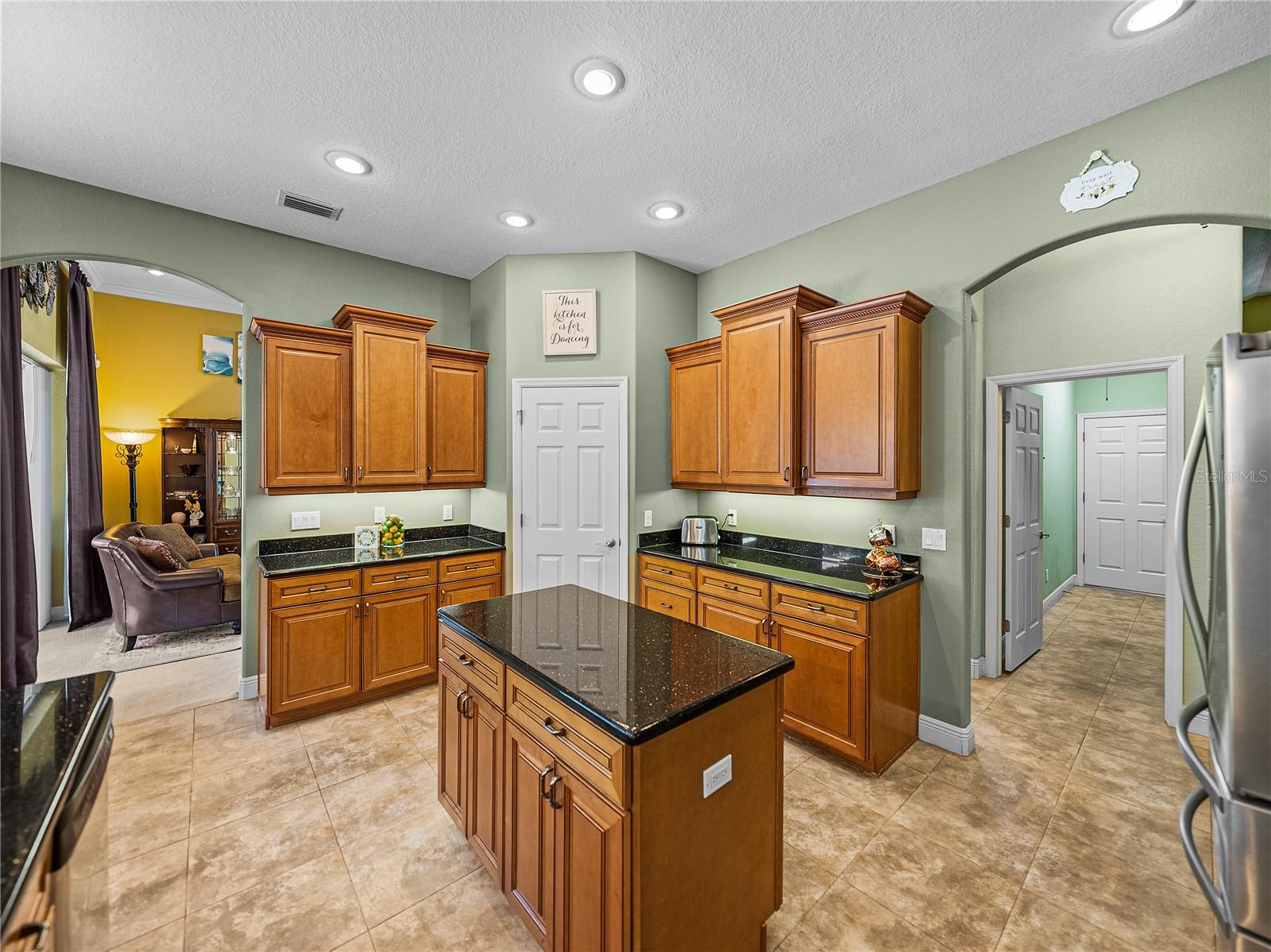 1111 CARRIAGE PARK DR