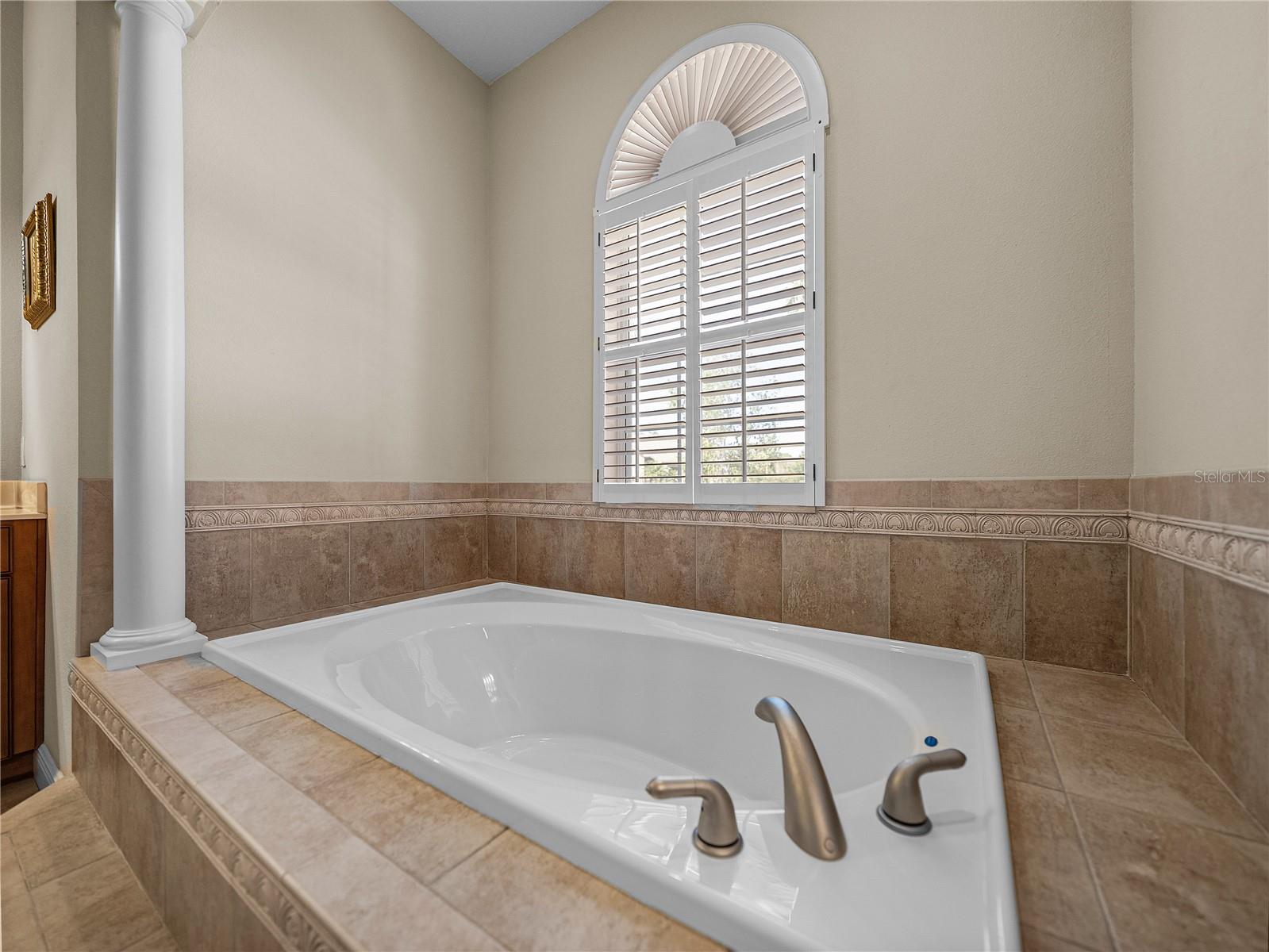 1111 CARRIAGE PARK DR