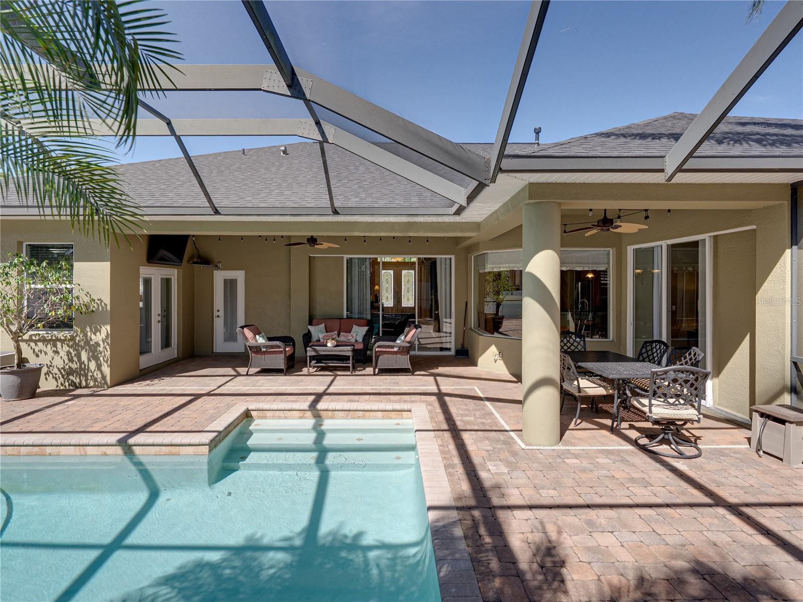 1111 CARRIAGE PARK DR