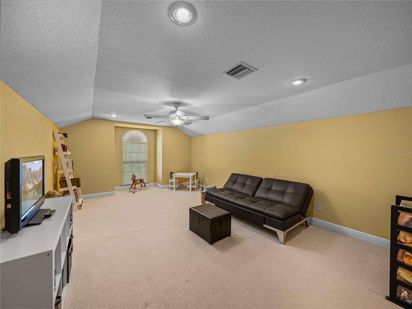 1111 CARRIAGE PARK DR