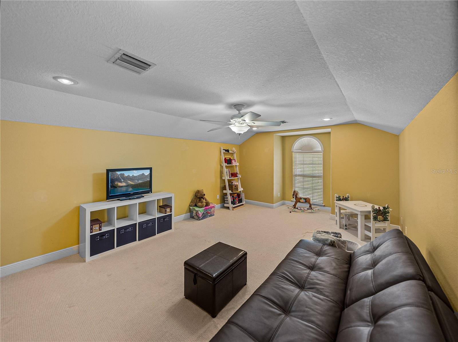 1111 CARRIAGE PARK DR