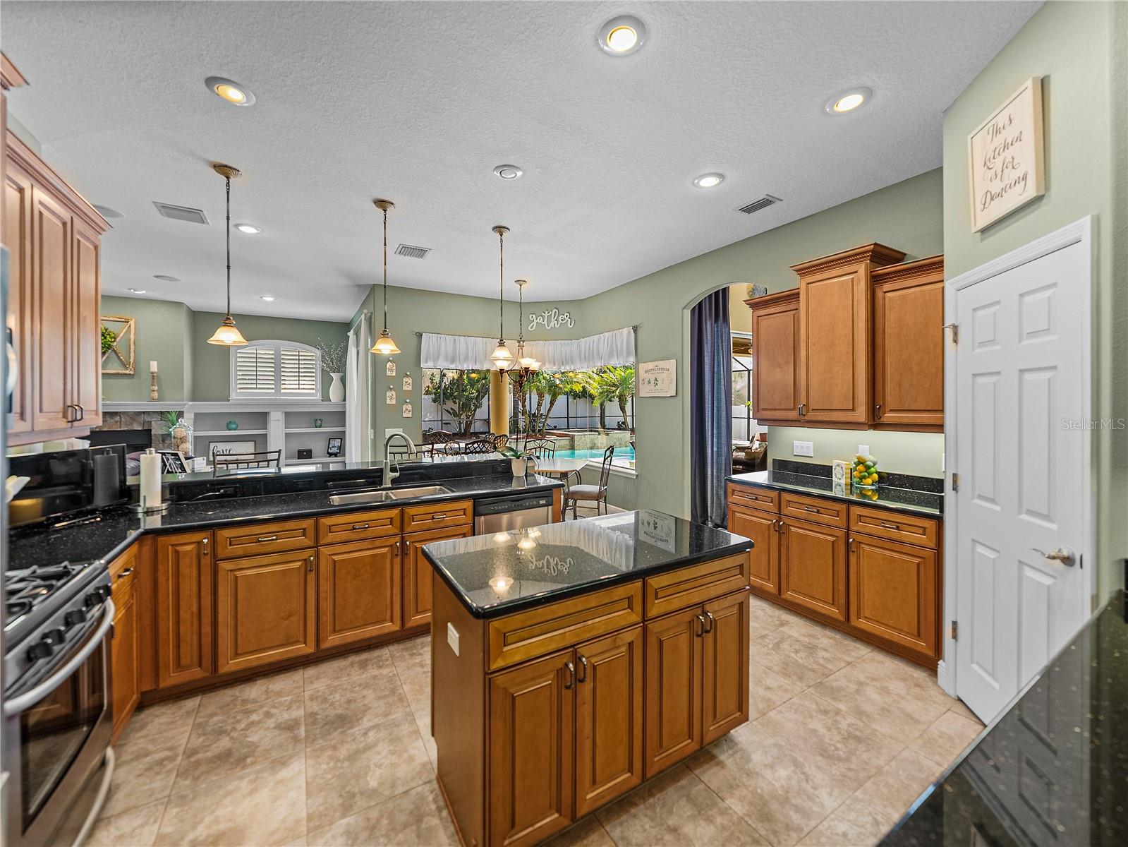 1111 CARRIAGE PARK DR