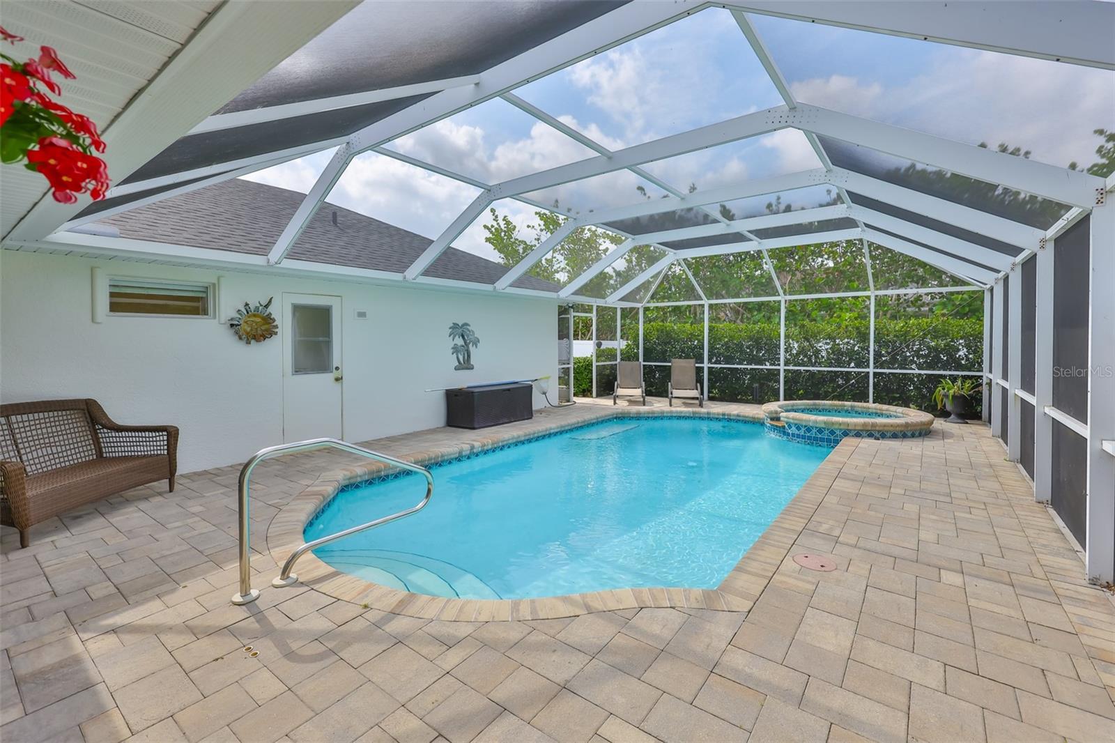 6332 35TH AVENUE CIR E