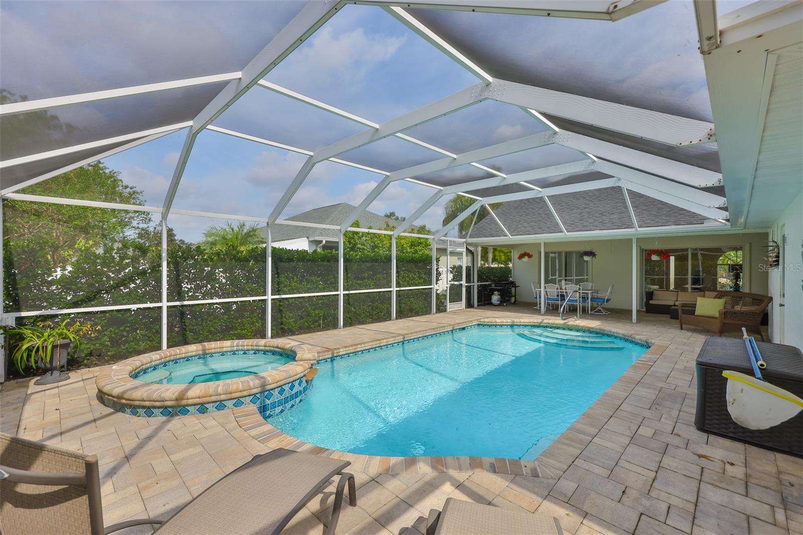 6332 35TH AVENUE CIR E