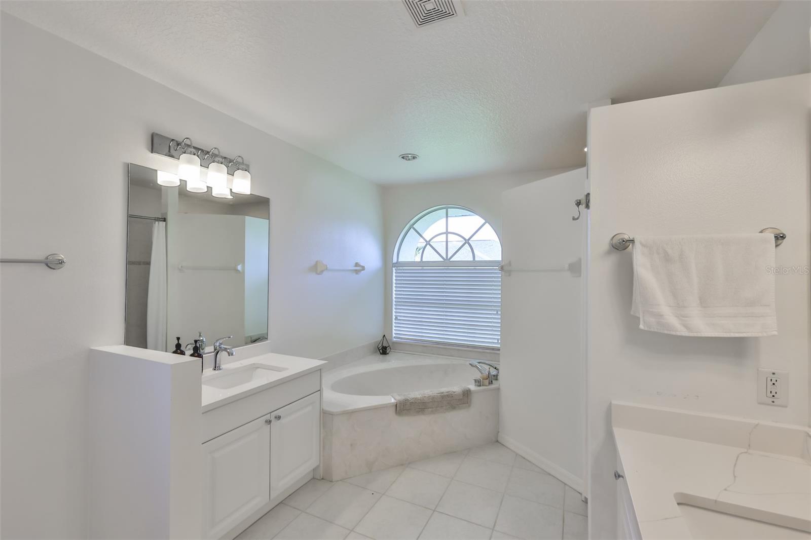 6332 35TH AVENUE CIR E