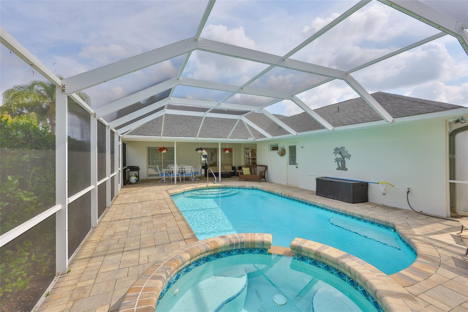 6332 35TH AVENUE CIR E