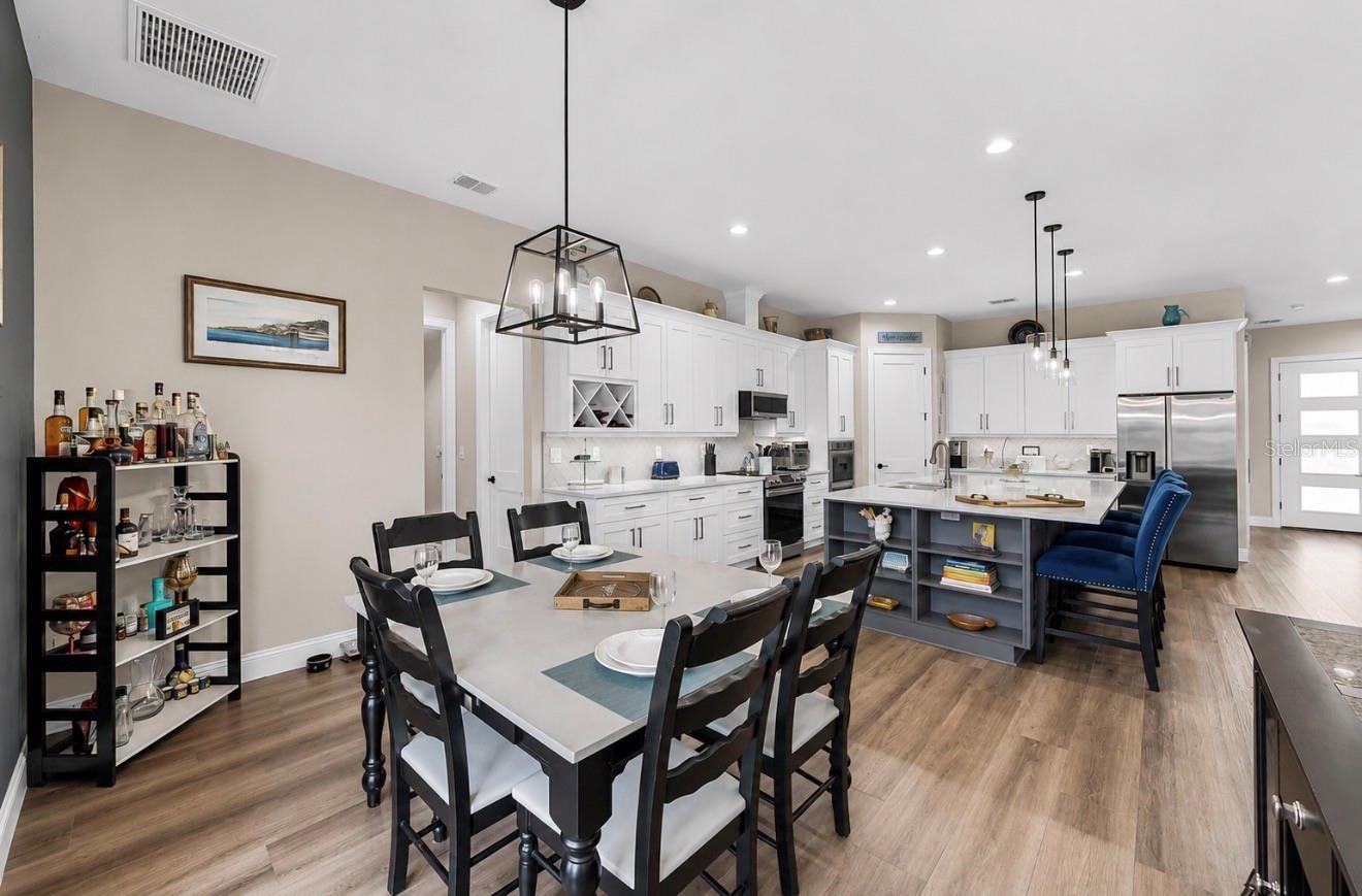 1406 ALHAMBRA DR