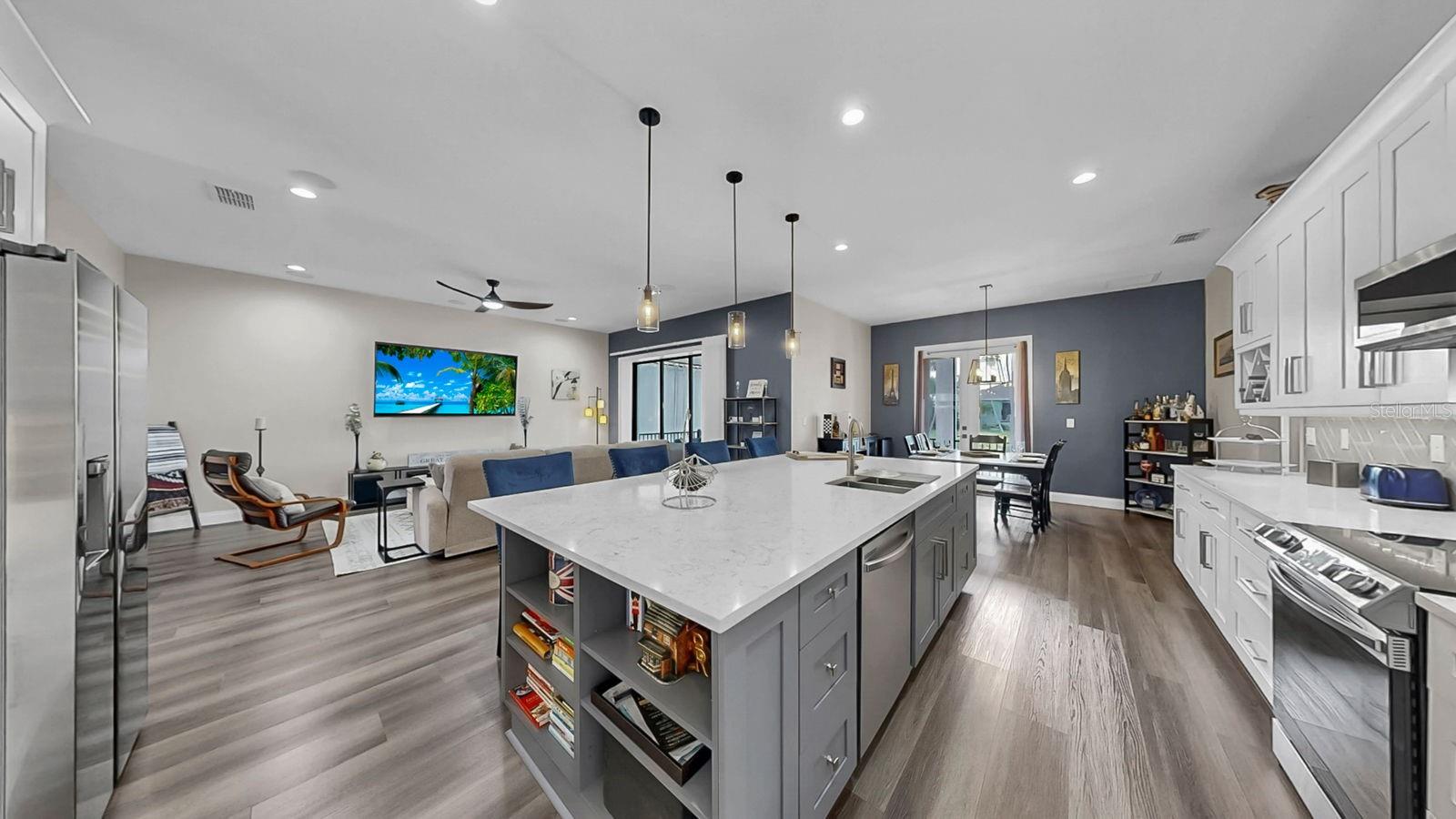 1406 ALHAMBRA DR