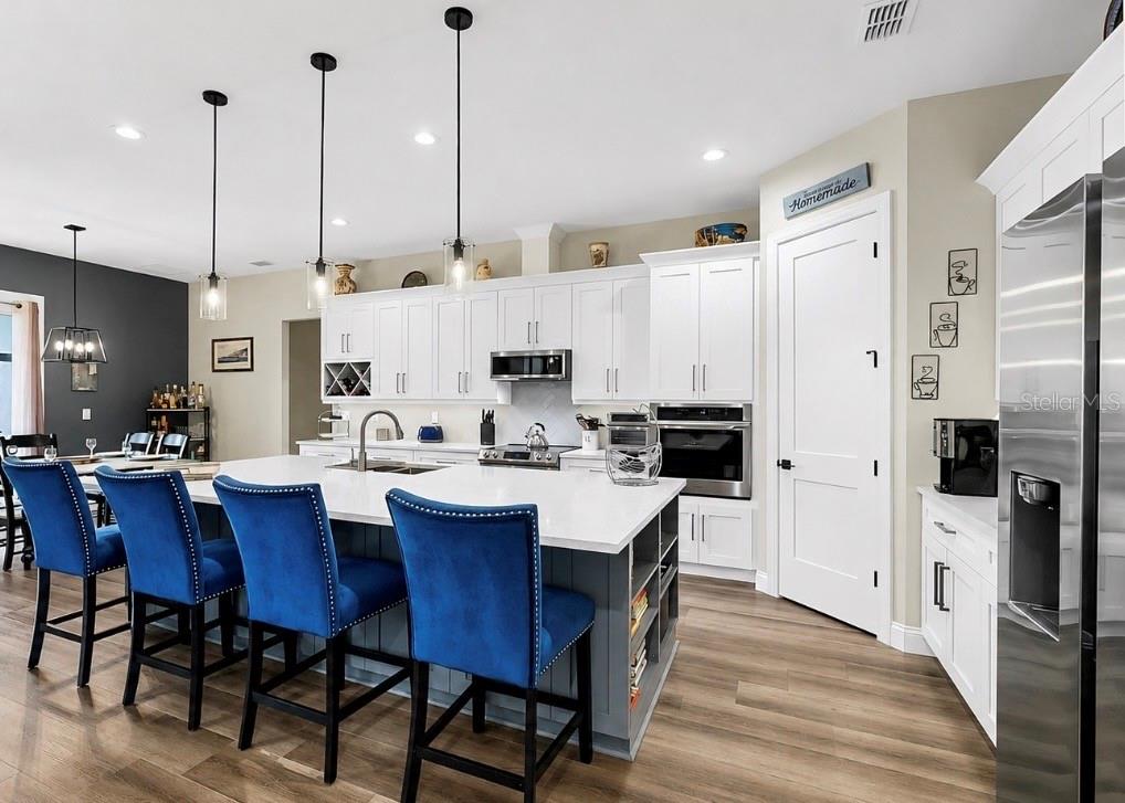 1406 ALHAMBRA DR