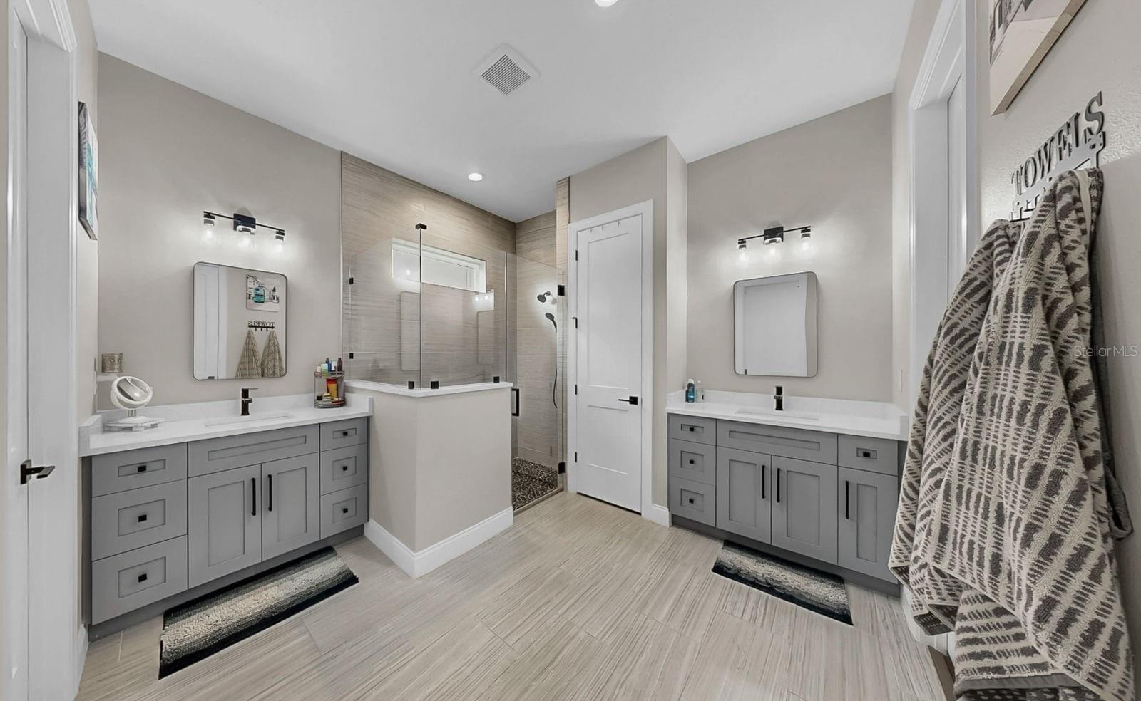 1406 ALHAMBRA DR