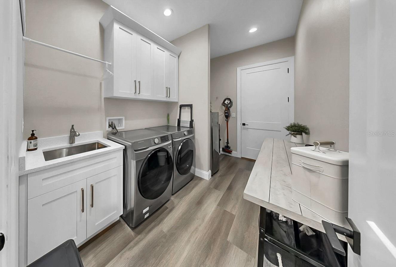 1406 ALHAMBRA DR