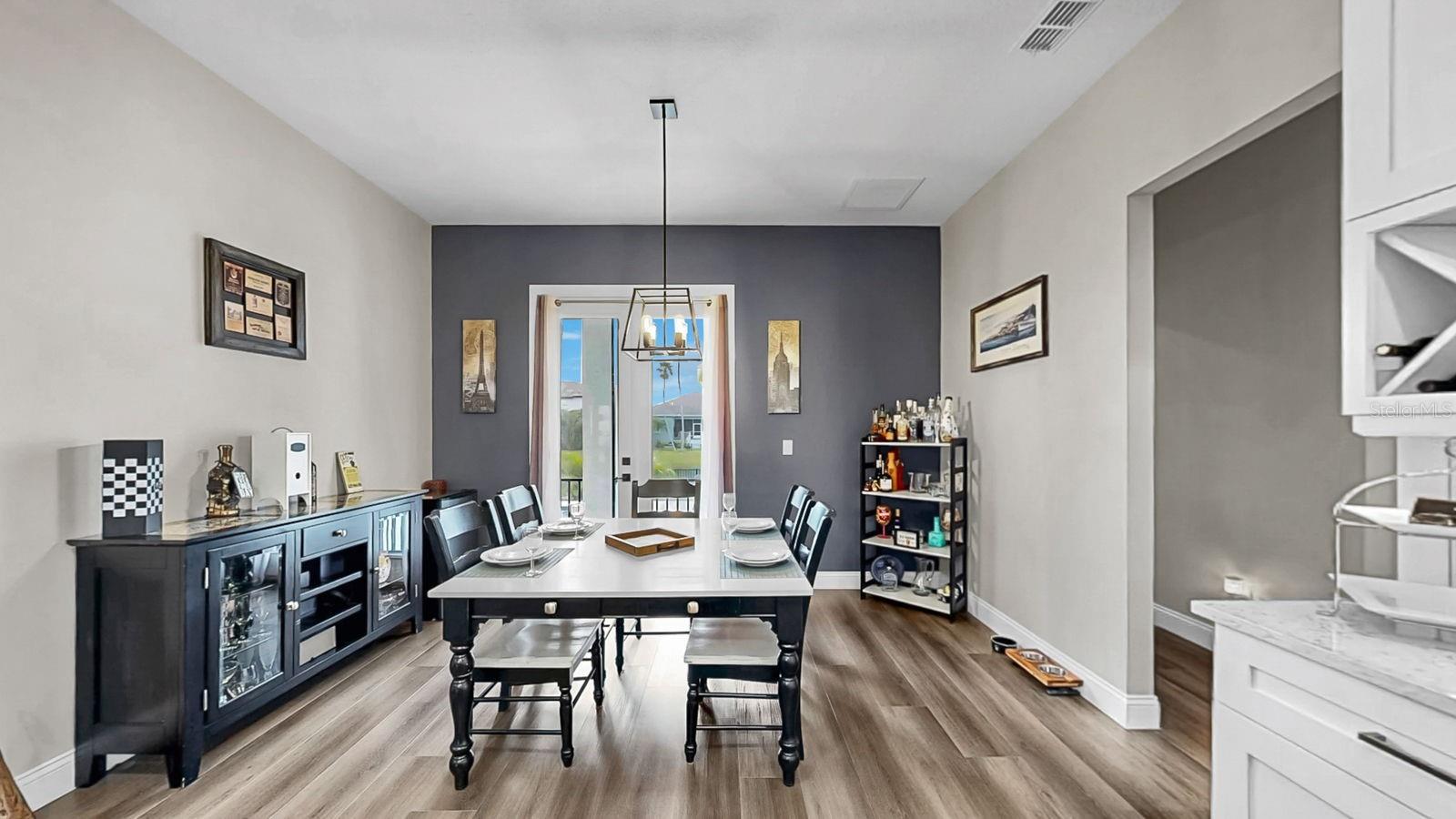 1406 ALHAMBRA DR