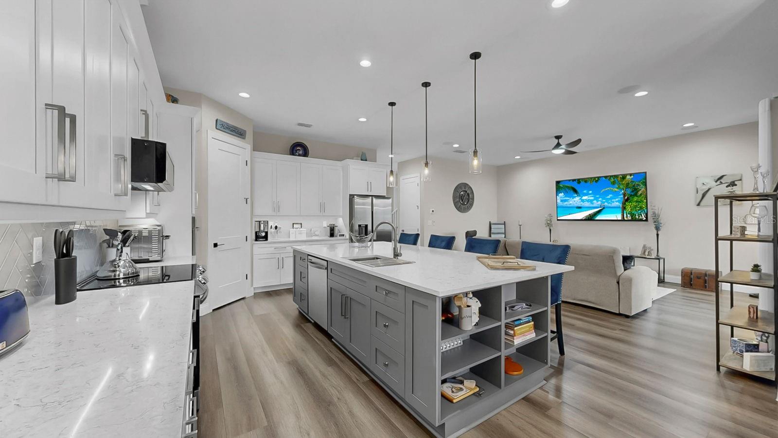 1406 ALHAMBRA DR