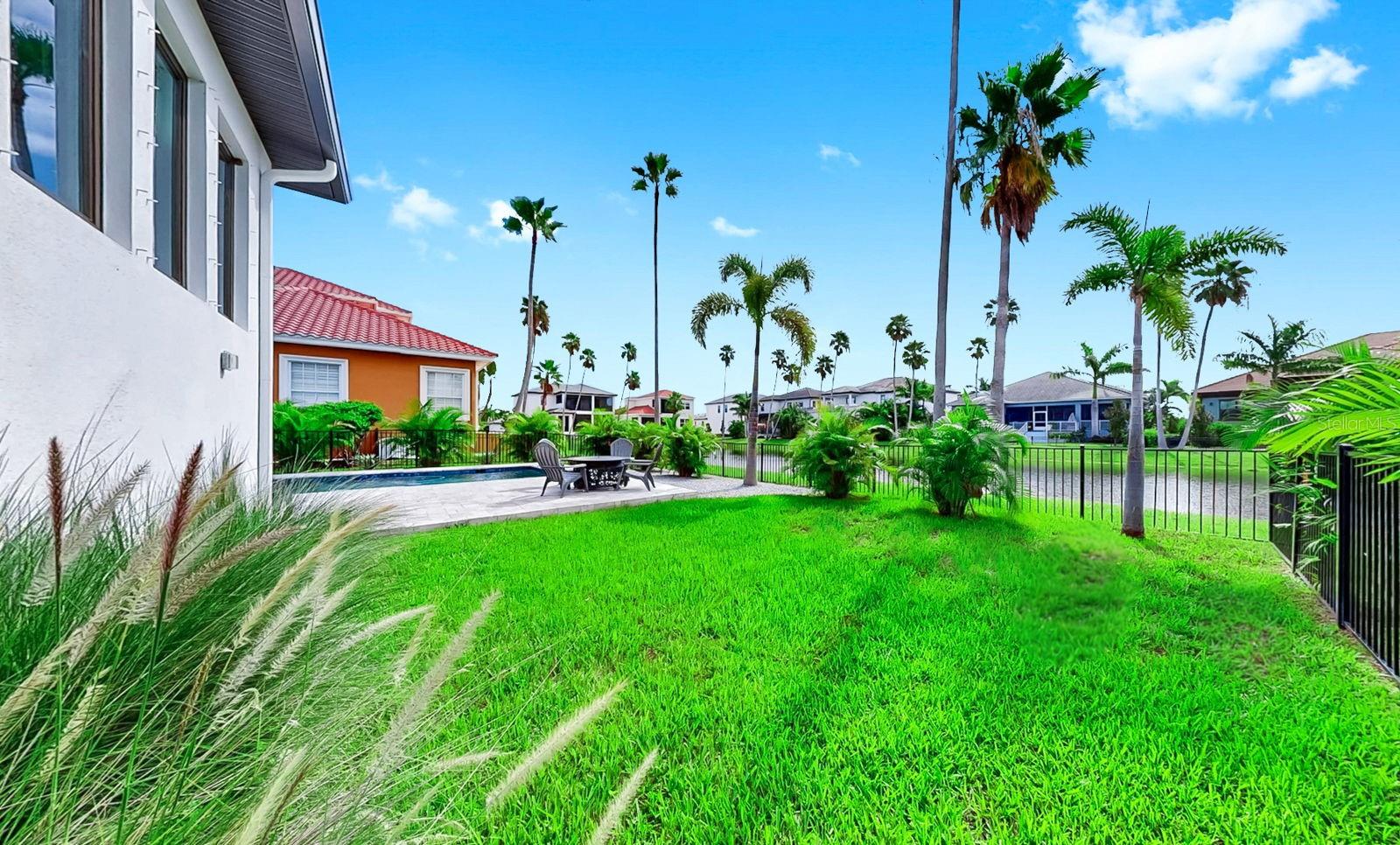 1406 ALHAMBRA DR