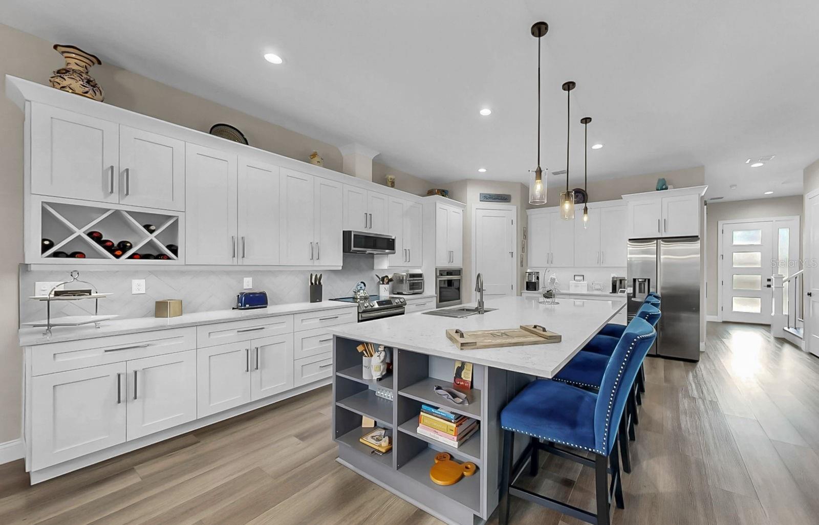 1406 ALHAMBRA DR