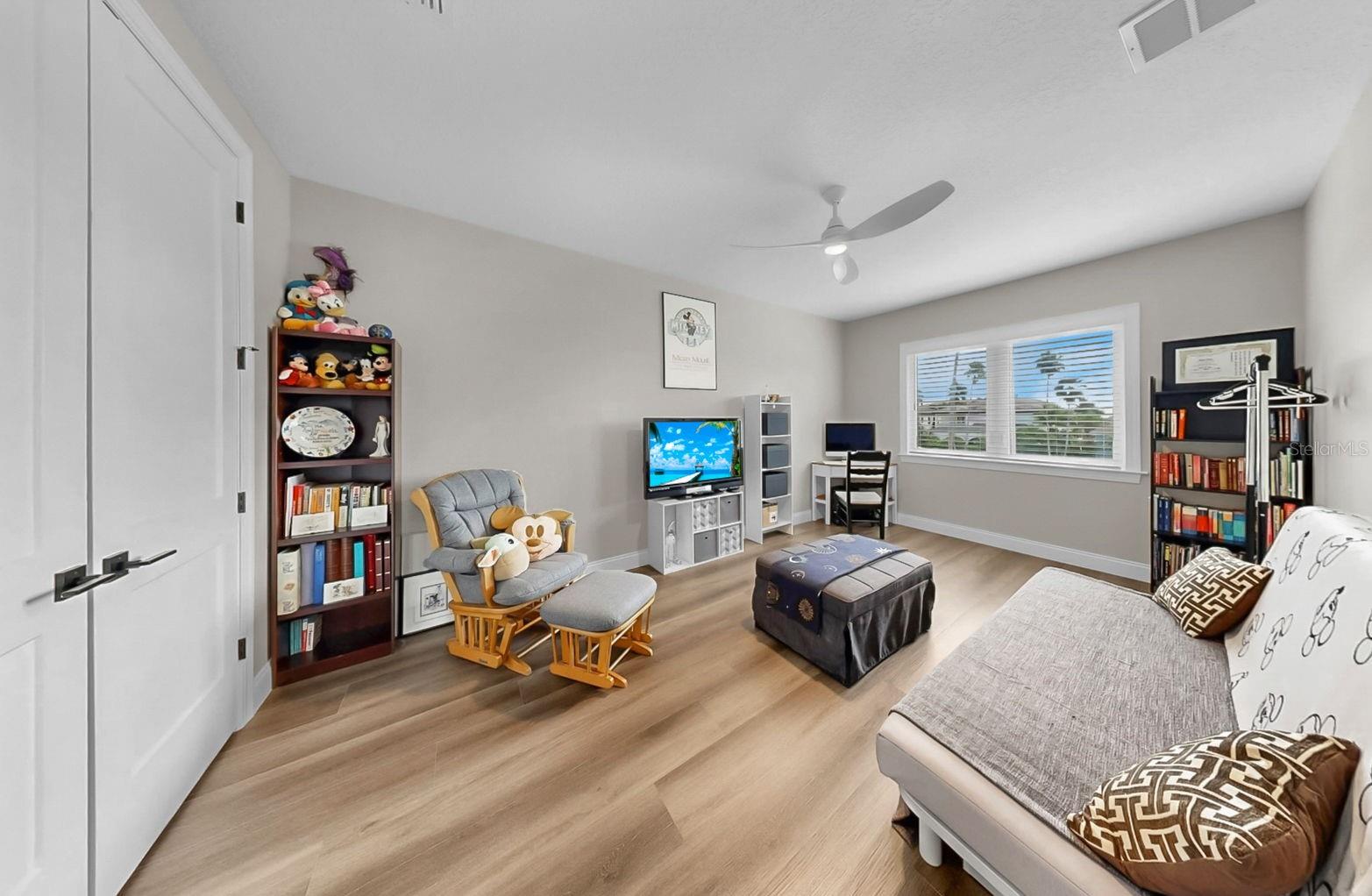 1406 ALHAMBRA DR