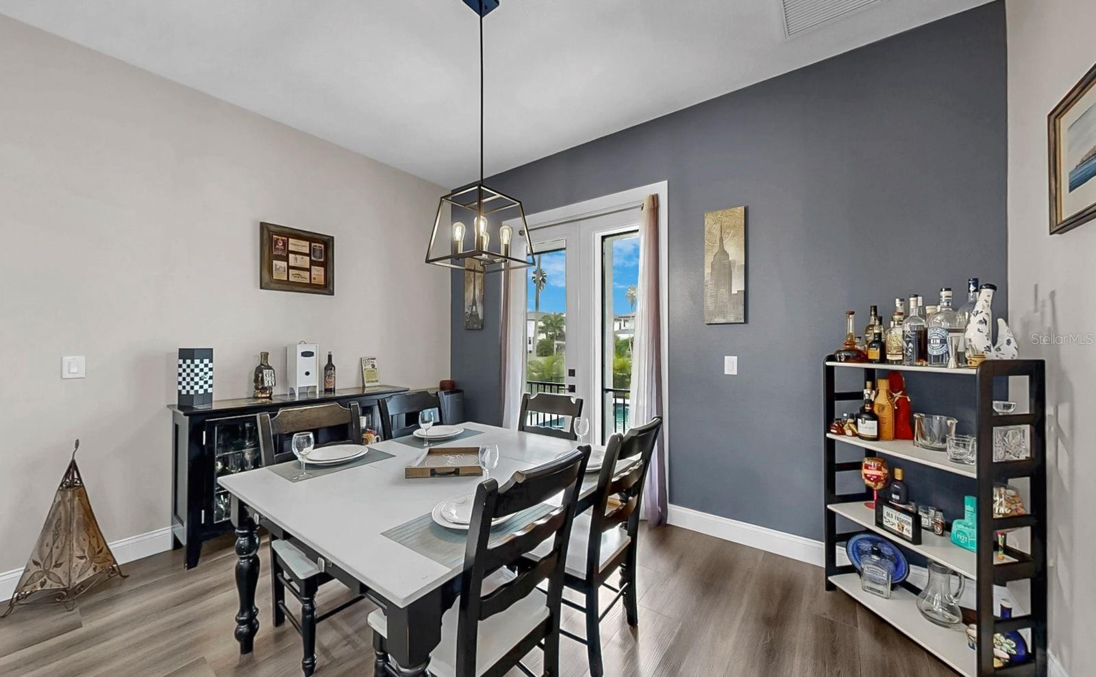 1406 ALHAMBRA DR