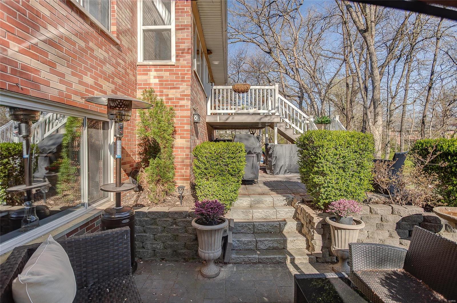 27 Oak Knoll Place