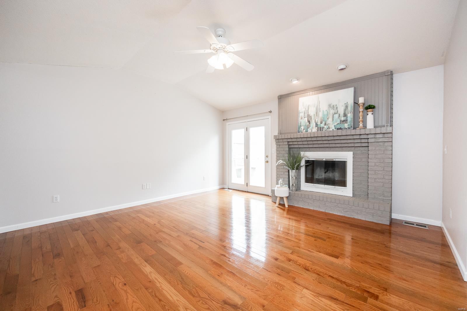 916 Mayfair Dr.