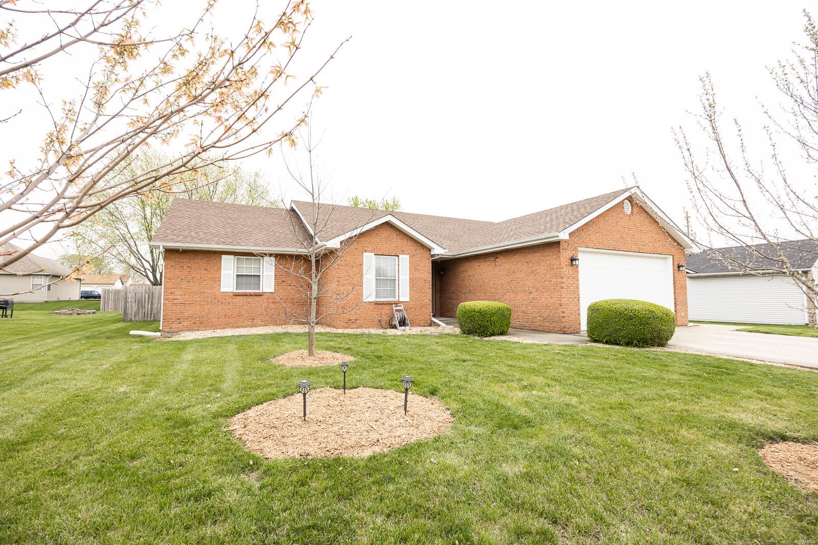 916 Mayfair Dr.