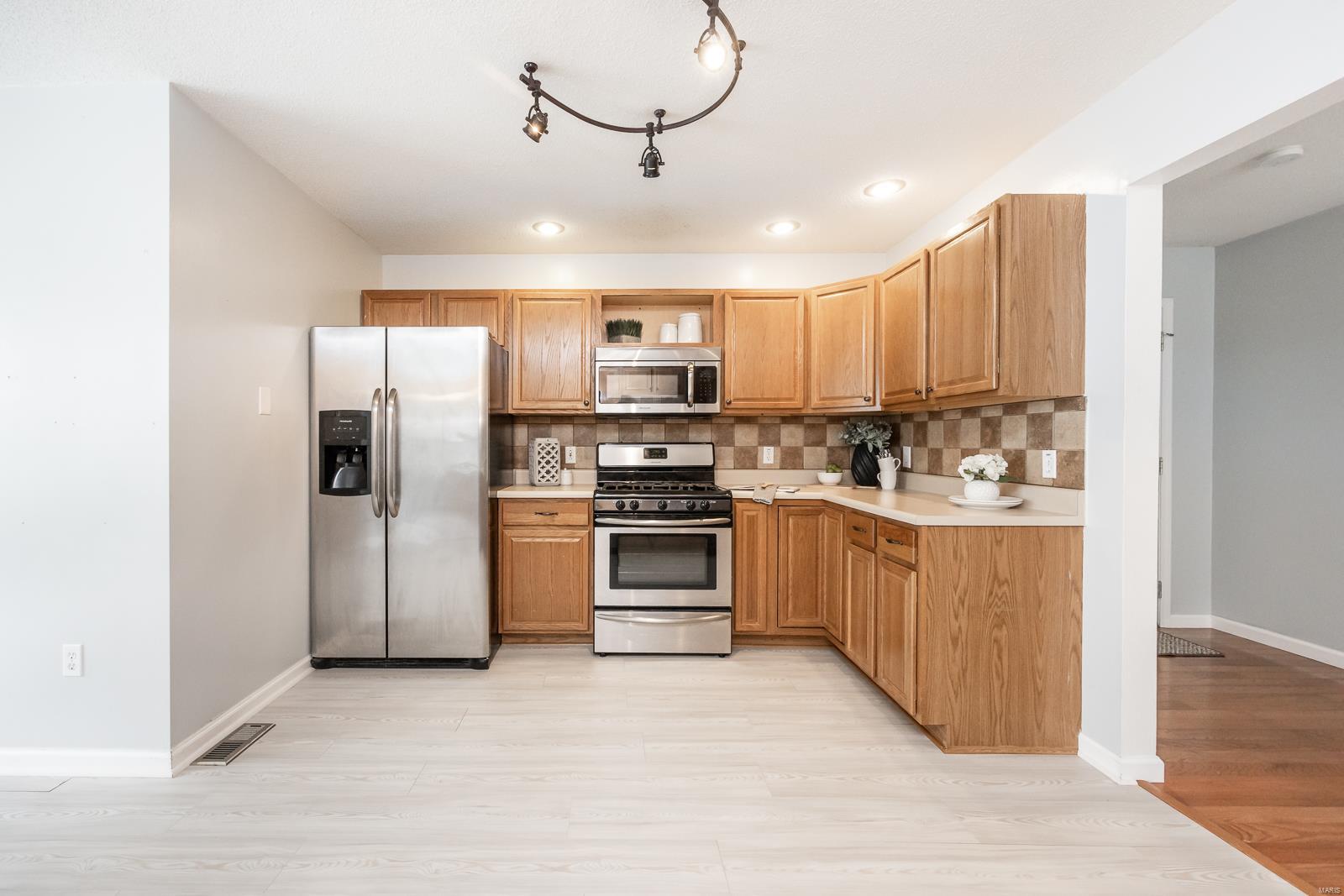 916 Mayfair Dr.