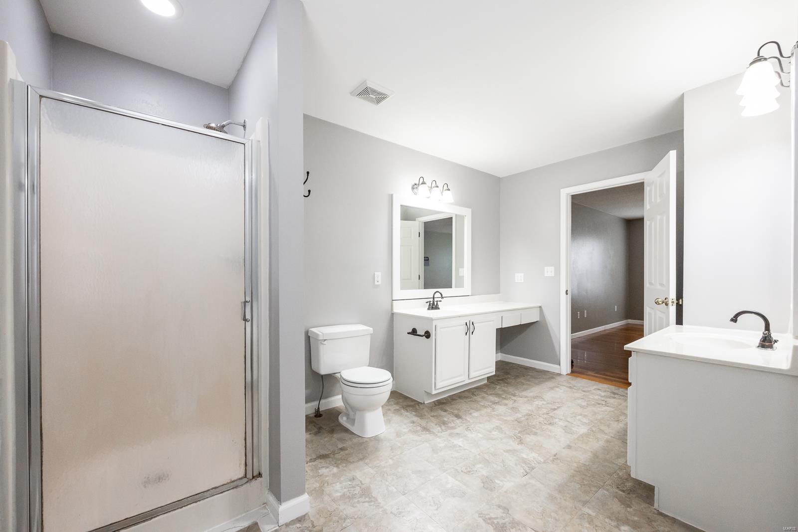 916 Mayfair Dr.