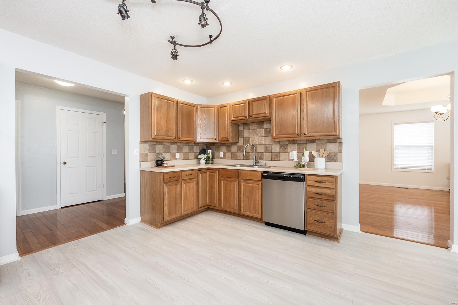 916 Mayfair Dr.