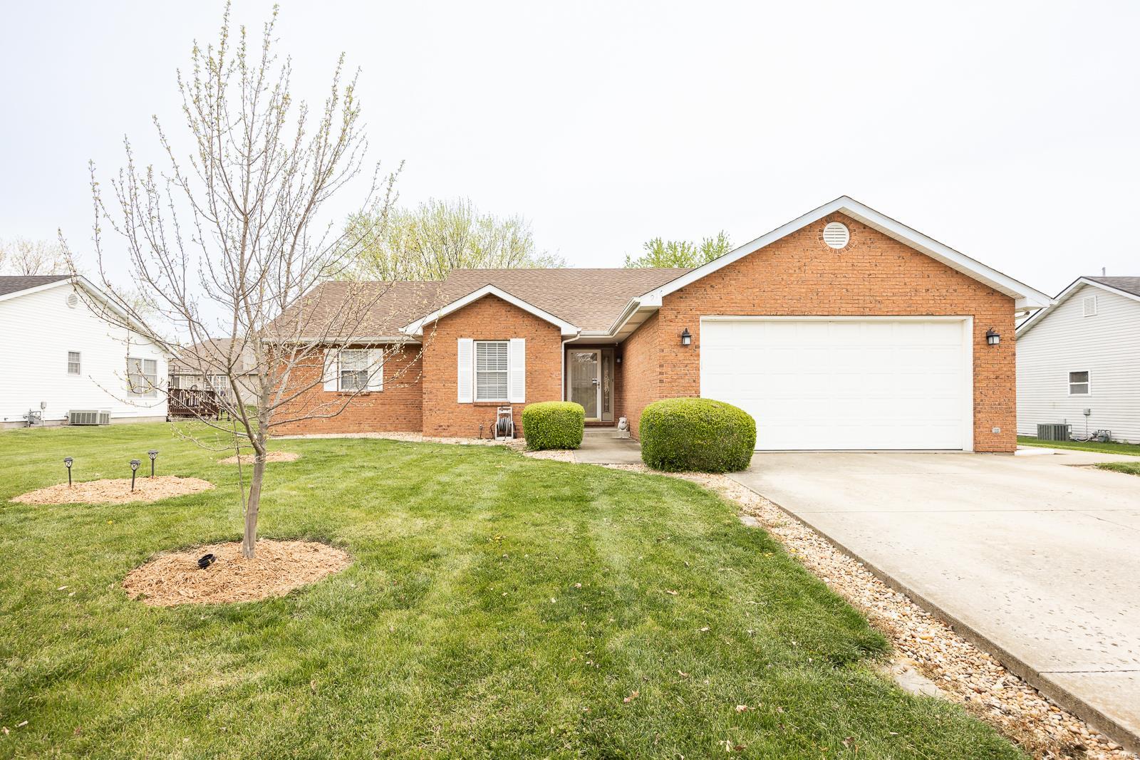 916 Mayfair Dr.