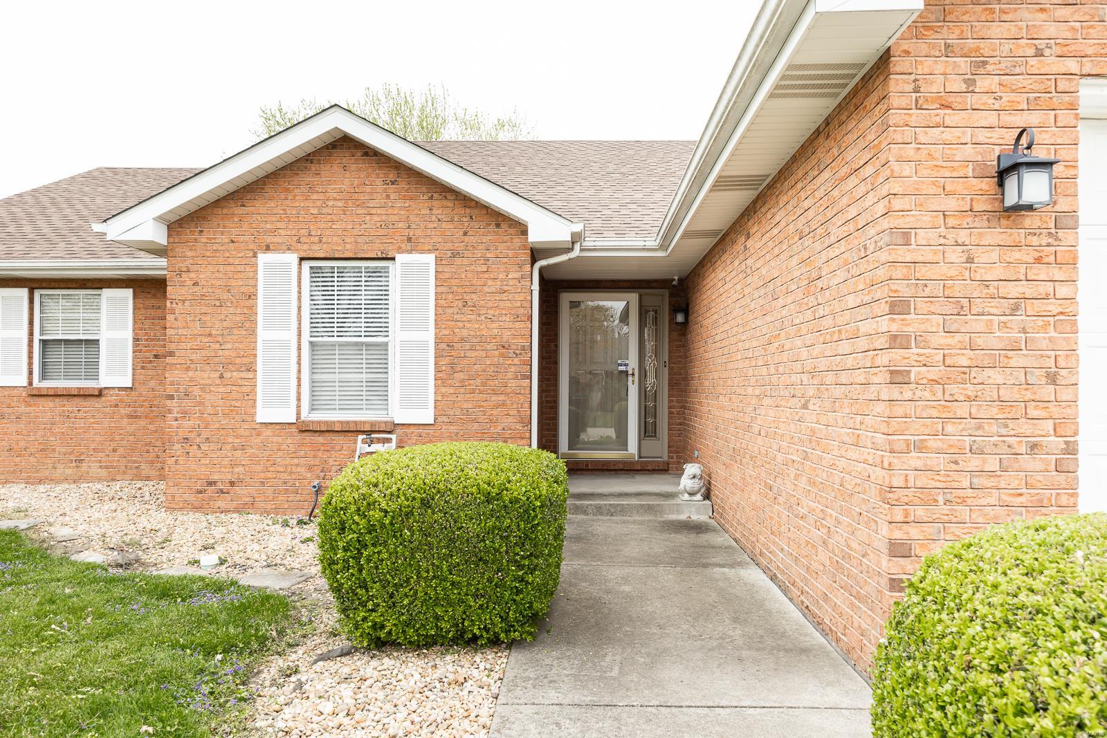 916 Mayfair Dr.