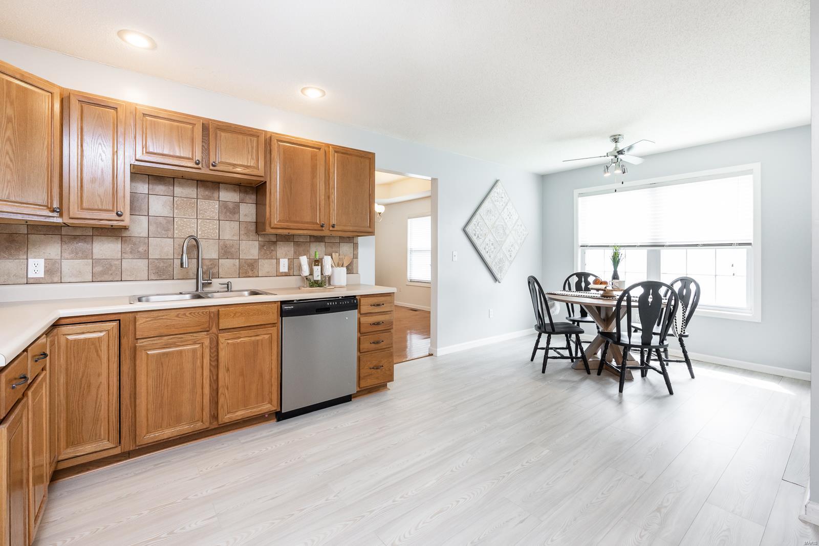 916 Mayfair Dr.