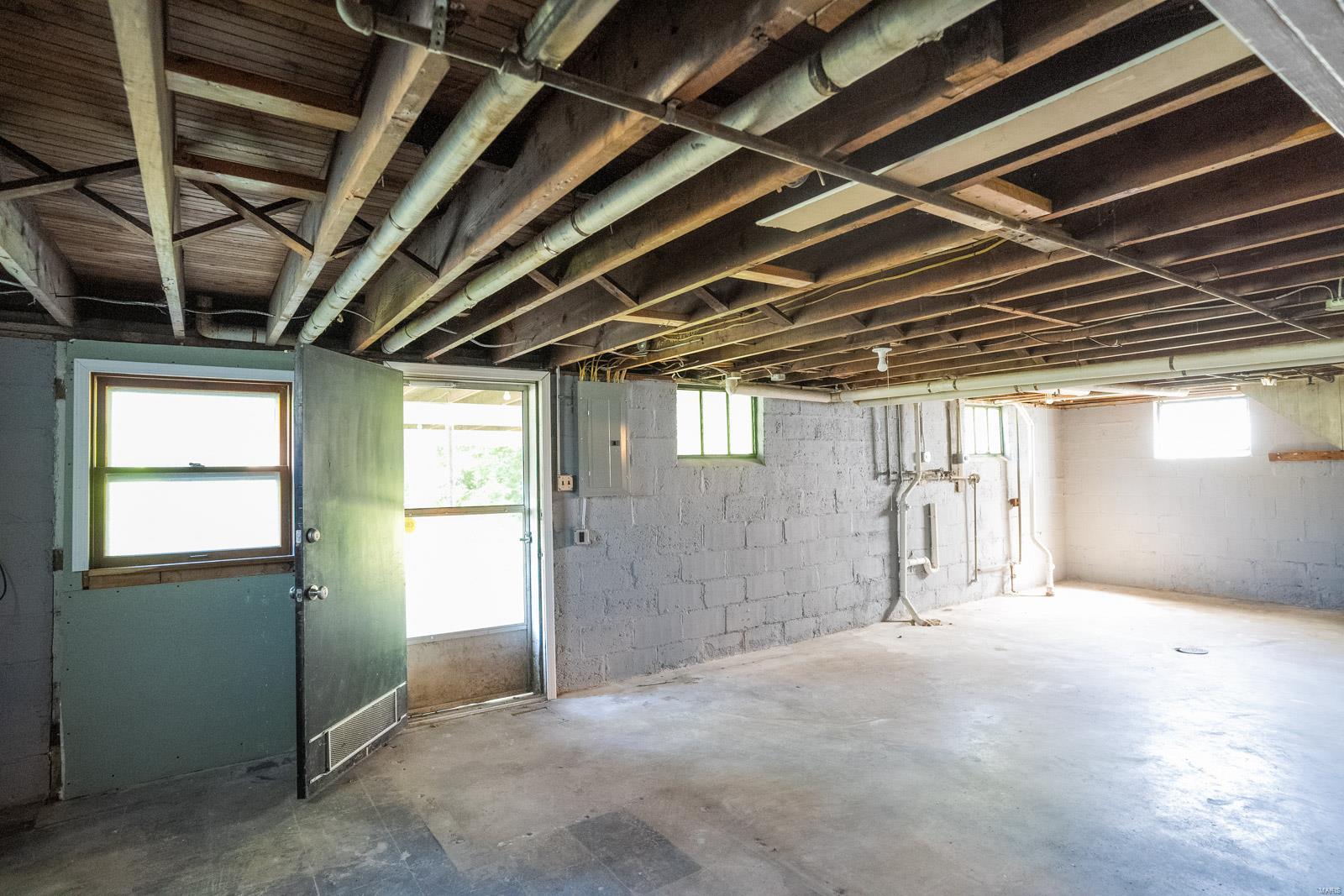 33 S 77th Street