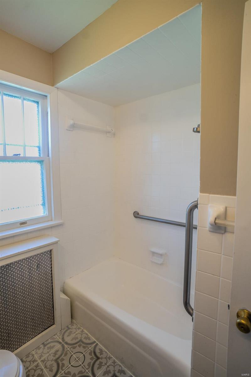 33 S 77th Street