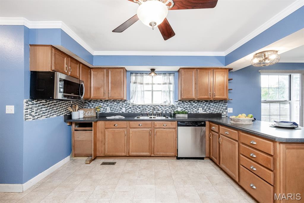 2224 Cotswold Circle