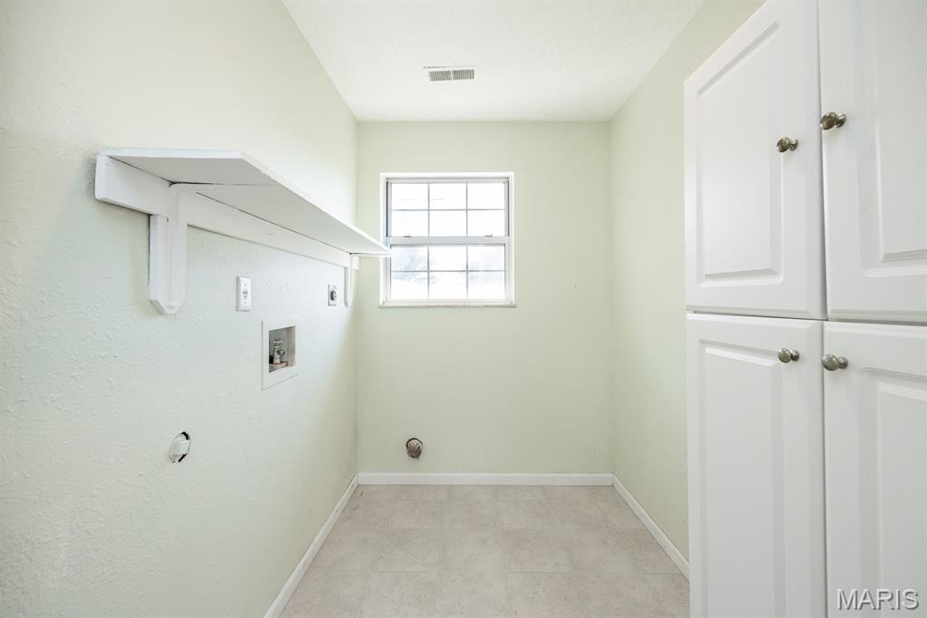 2224 Cotswold Circle
