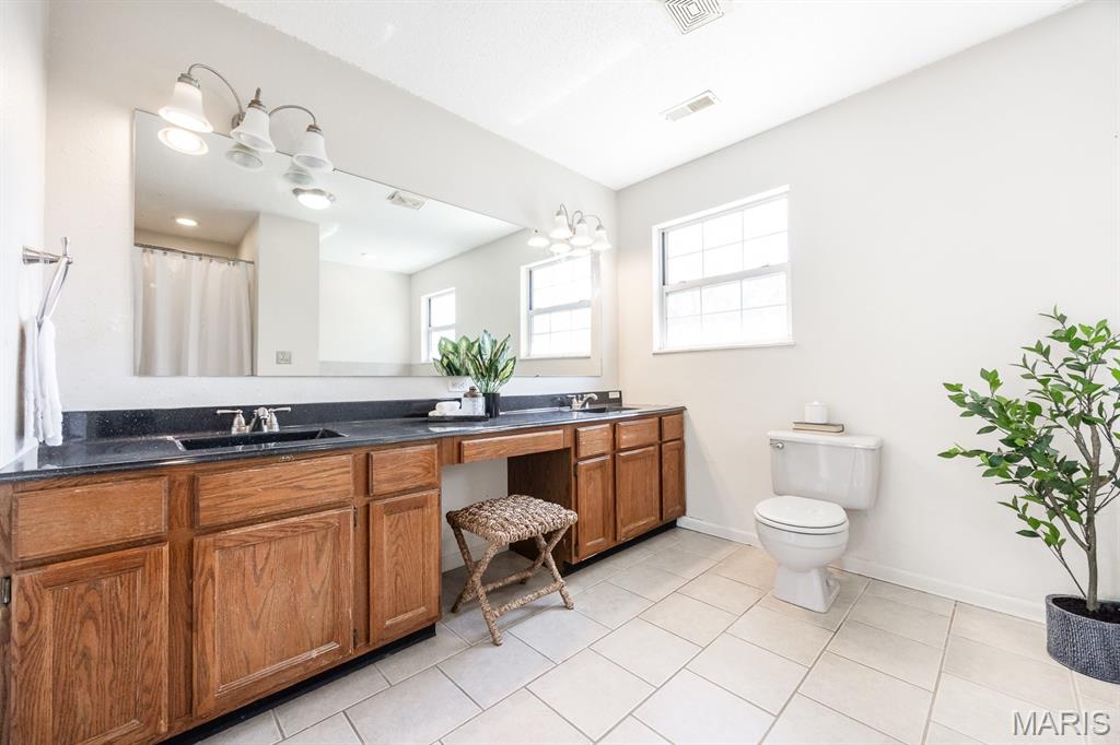 2224 Cotswold Circle