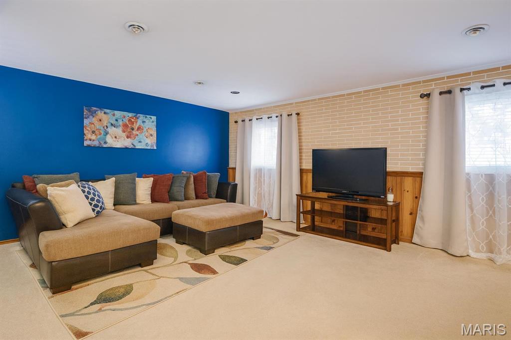 17 Willowbrook Drive