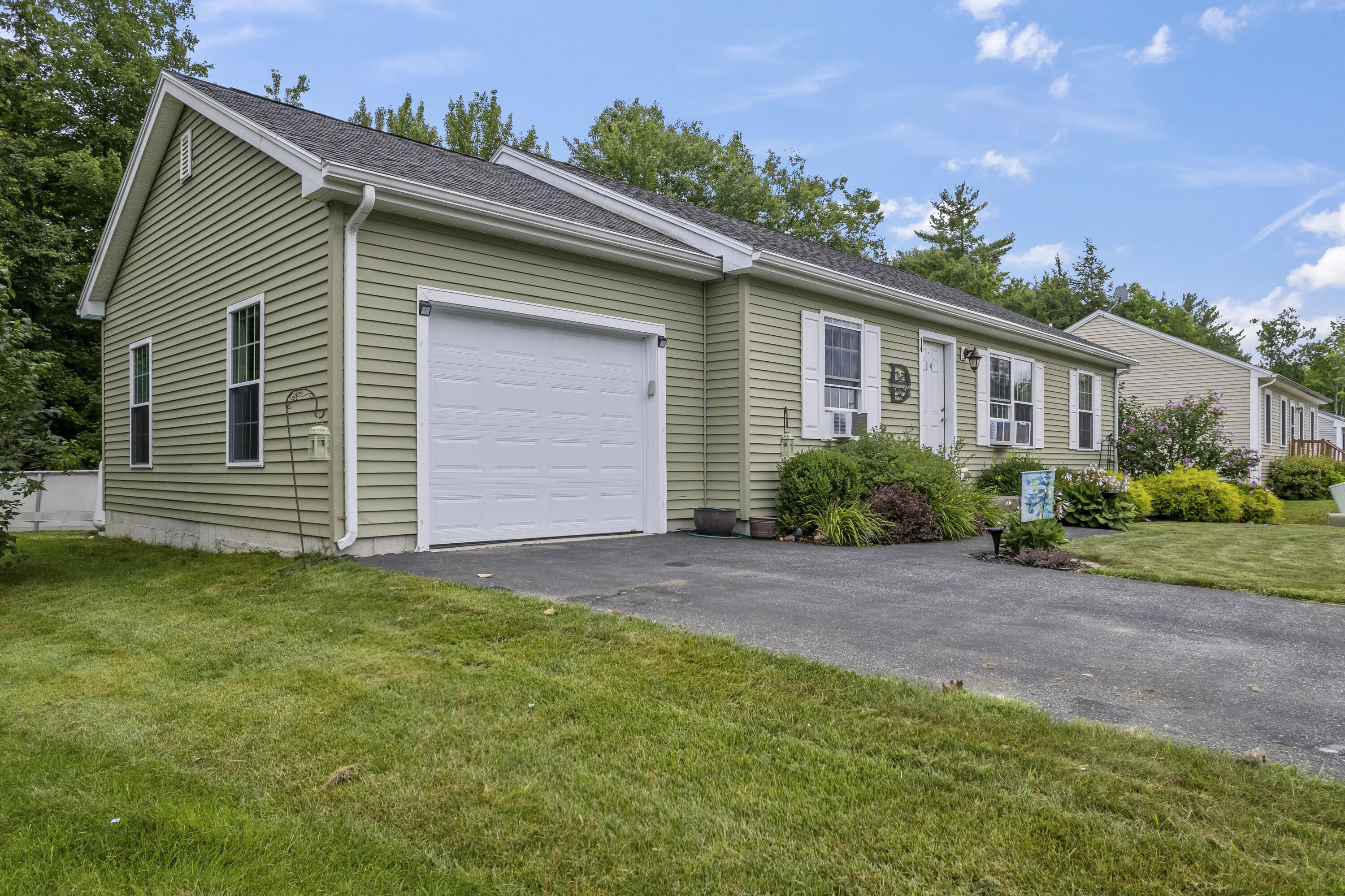 14 Fox Hollow Drive