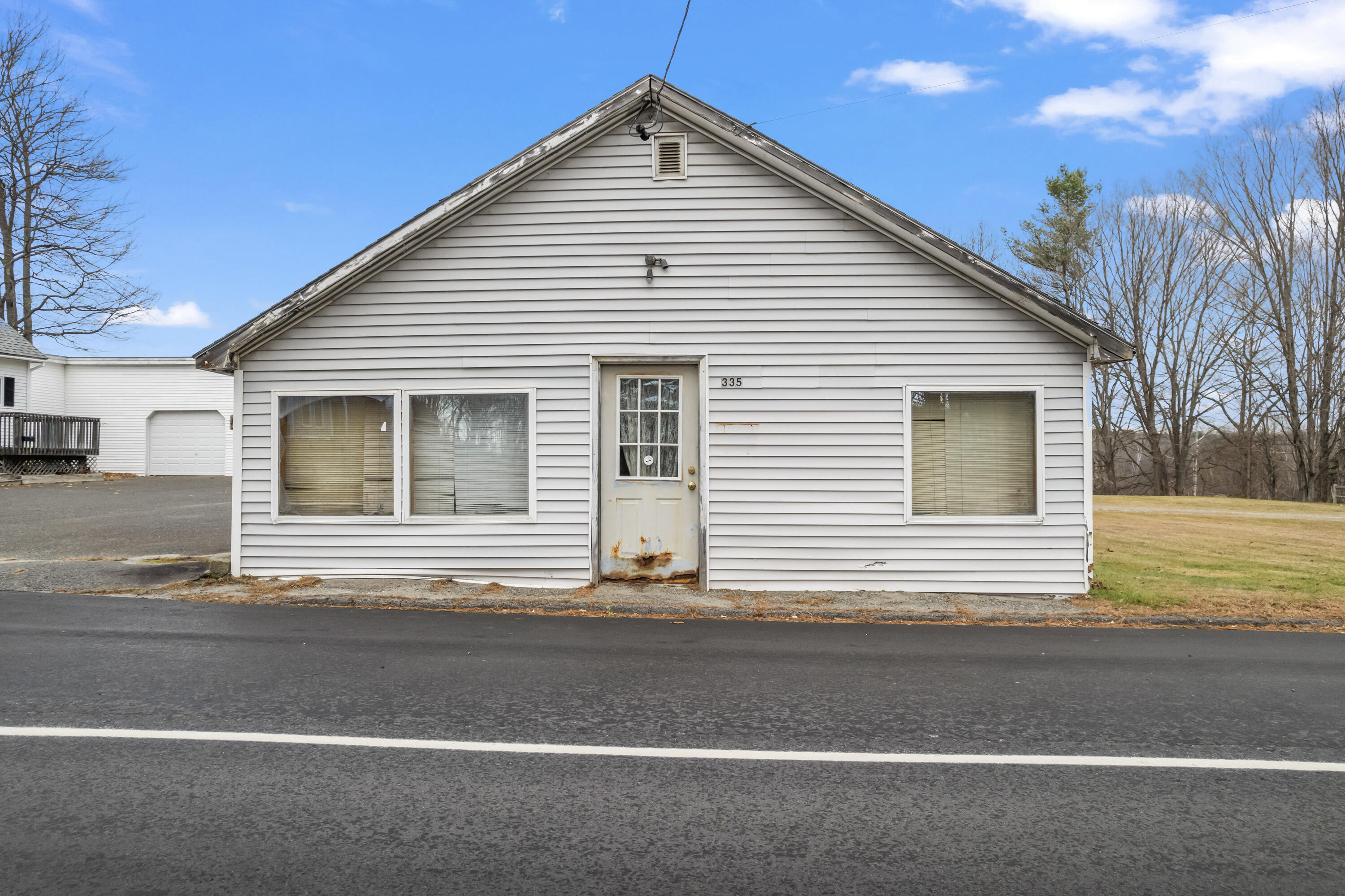 335 & 341 Hartland Avenue