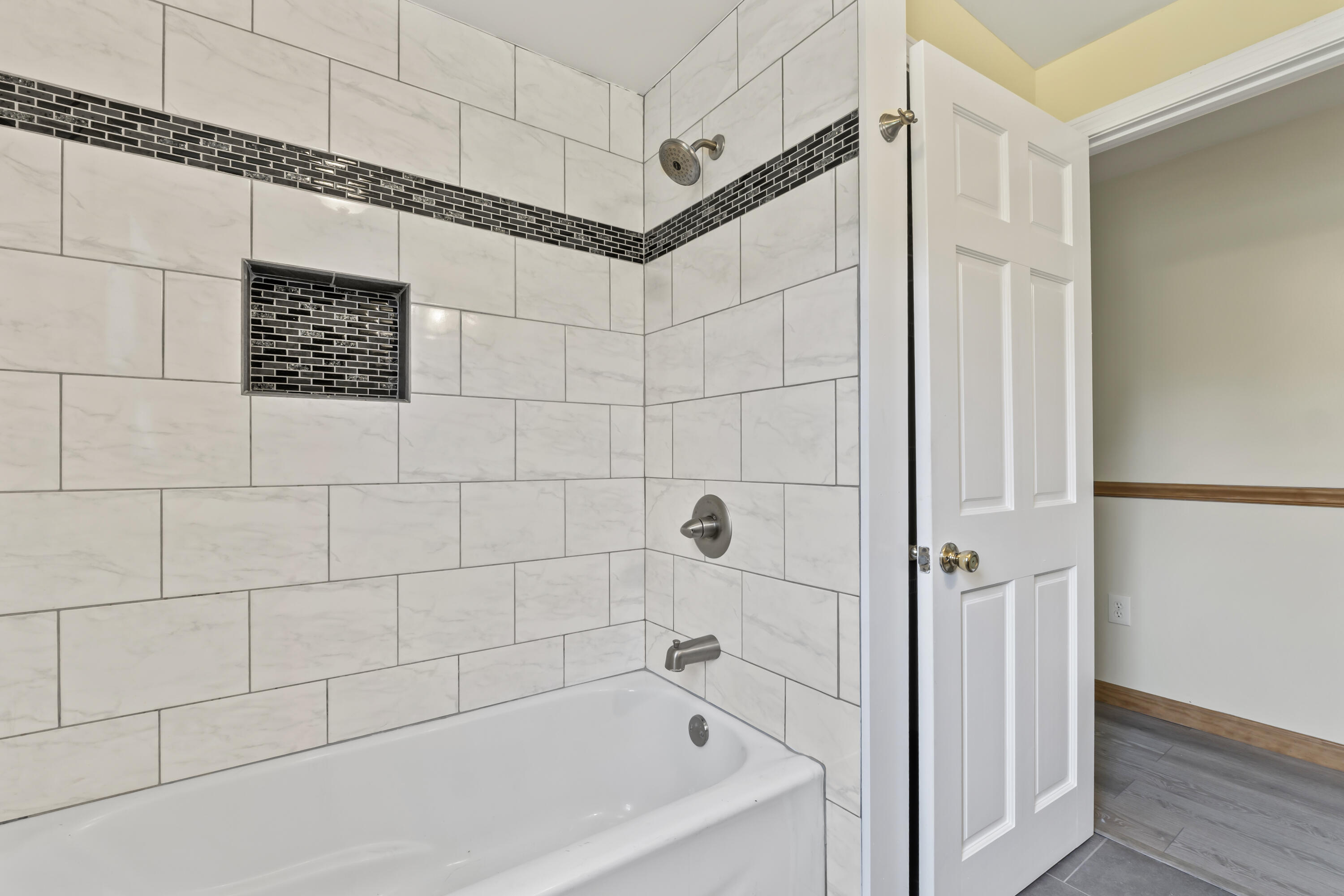 1121 River Avenue