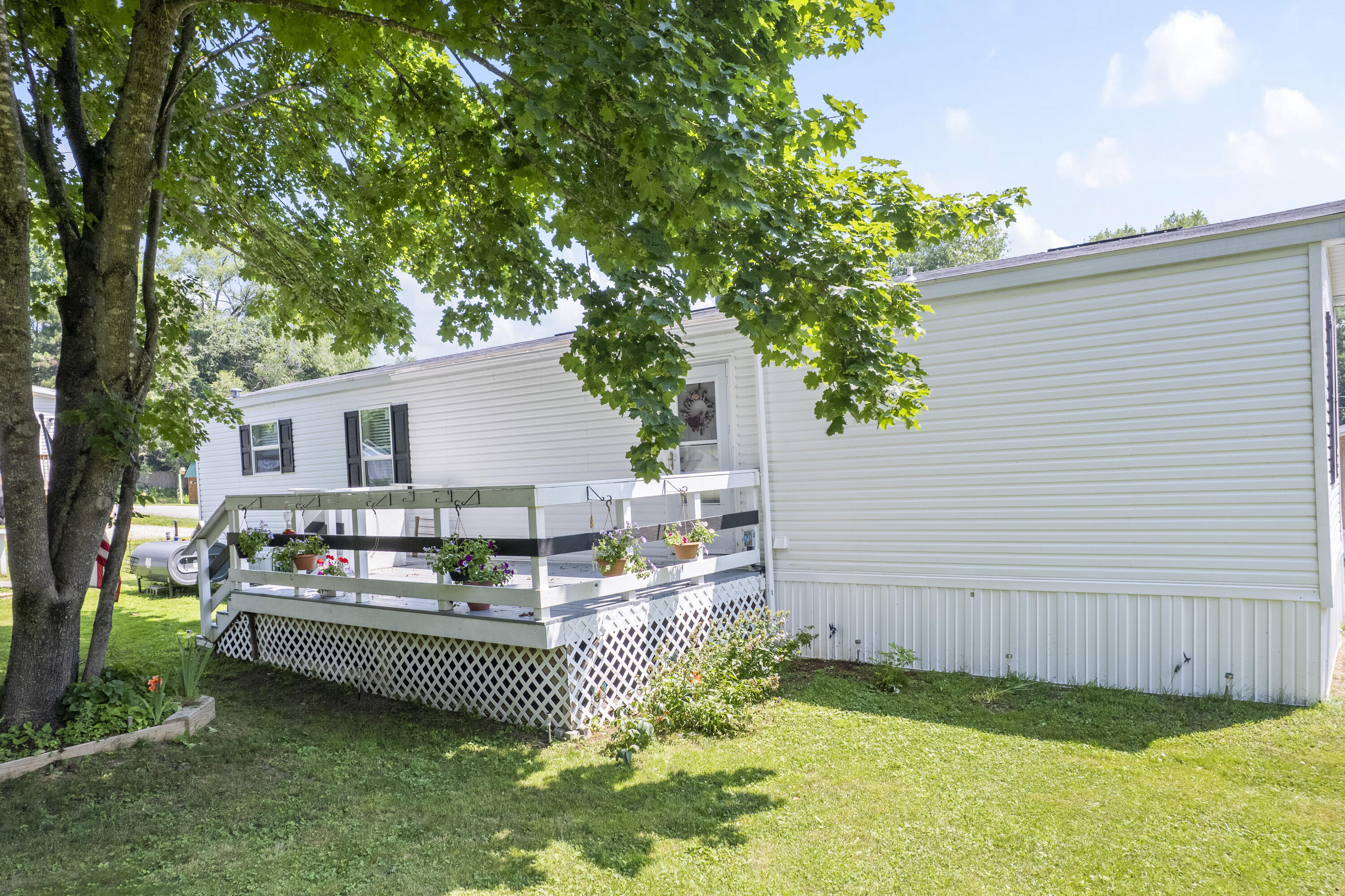962 Main Street, 3